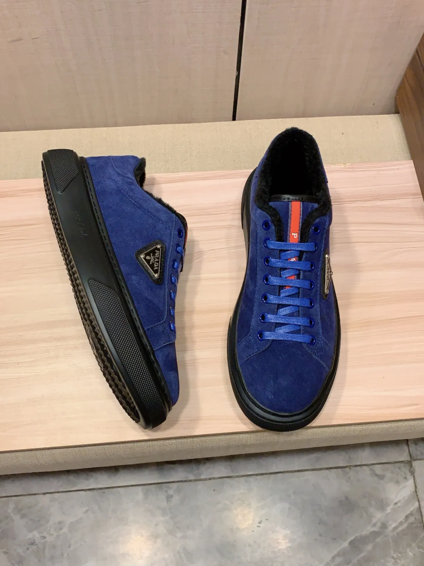 Warm new model: Factory price: 460💰💰🎩🎩[Lightning][Lightning] "Prada Men's Shoes💰pRADA*" The latest and most popular casual shoes, top brand [seduce] luxury~purchase, top~quality. [Strong] The upper is made of imported breathable anti-wear material ➕ Breathable simulated fur feet (•) with fine workmanship. The original stylish and stylish soft rubber wear-resistant and non-slip outsole is light and comfortable on the feet. The real thing looks better when photographed in person. 0186: code: 38-44, 4️⃣ colors selected